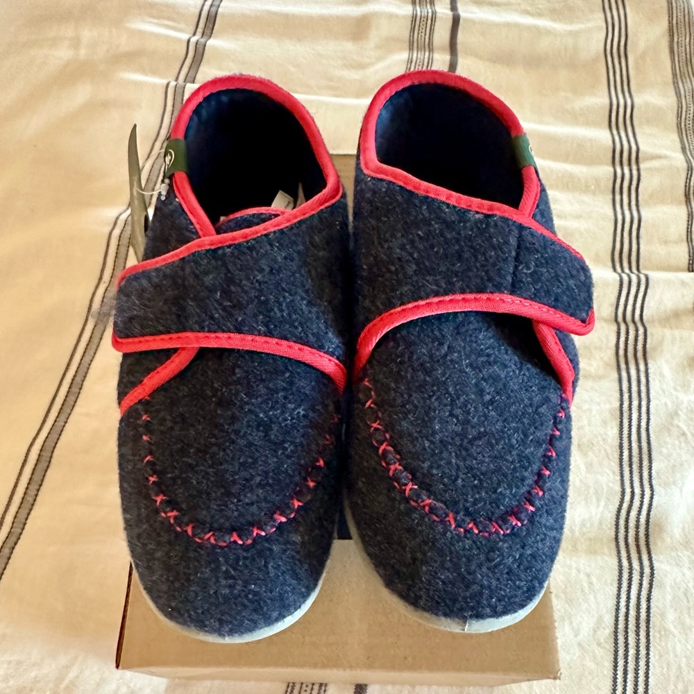 KAMIK COZY LODGE SLIPPERS size 5